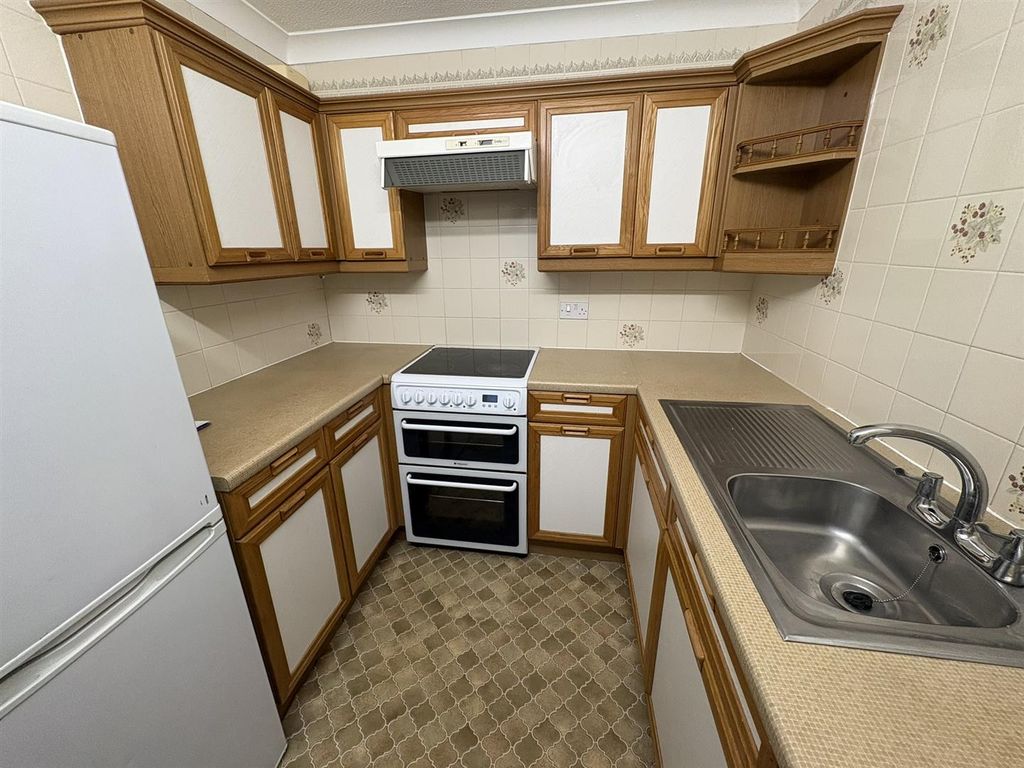 Additional image 4 of 2 bed flat to rentCurrie Road, Lake, Sandown PO36