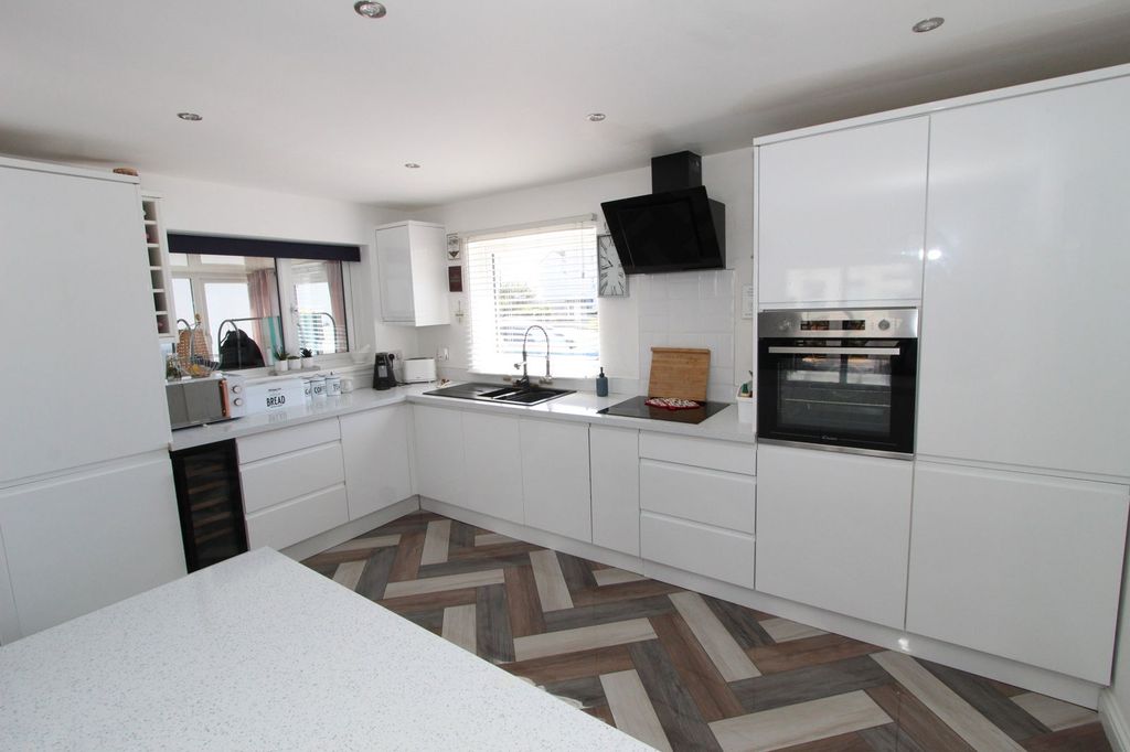 Property photo 3 of 17 Img_3858_1718379381907