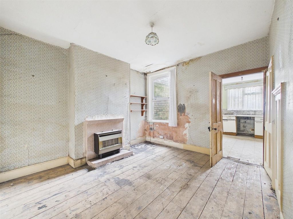 Property photo 3 of 10 3 - Terraced House For Auction, Southville.Jpg