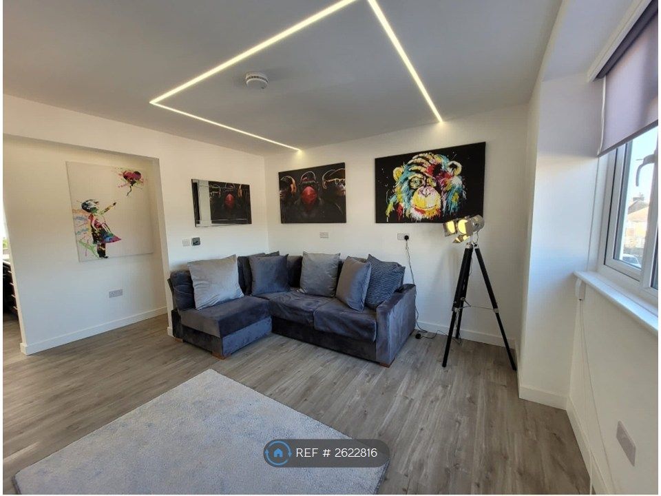 Property photo 1 of 34 Lounge