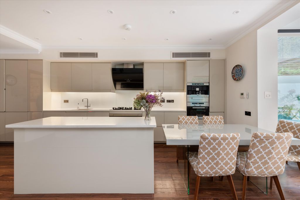 Property photo 2 of 22 Image