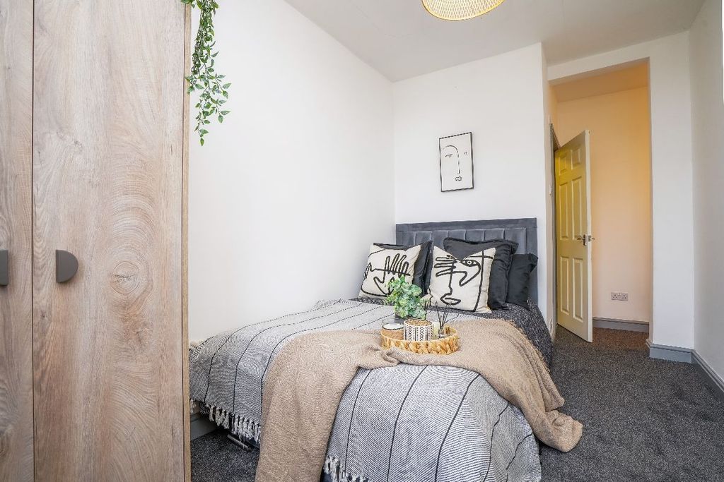 Property photo 1 of 29