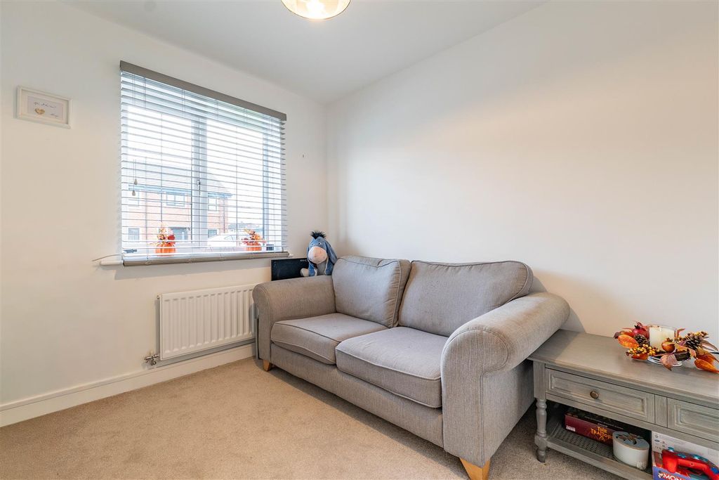 Property photo 2 of 20 Lounge