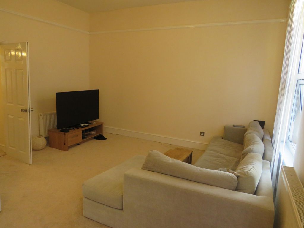 Property photo 2 of 4 Living Room