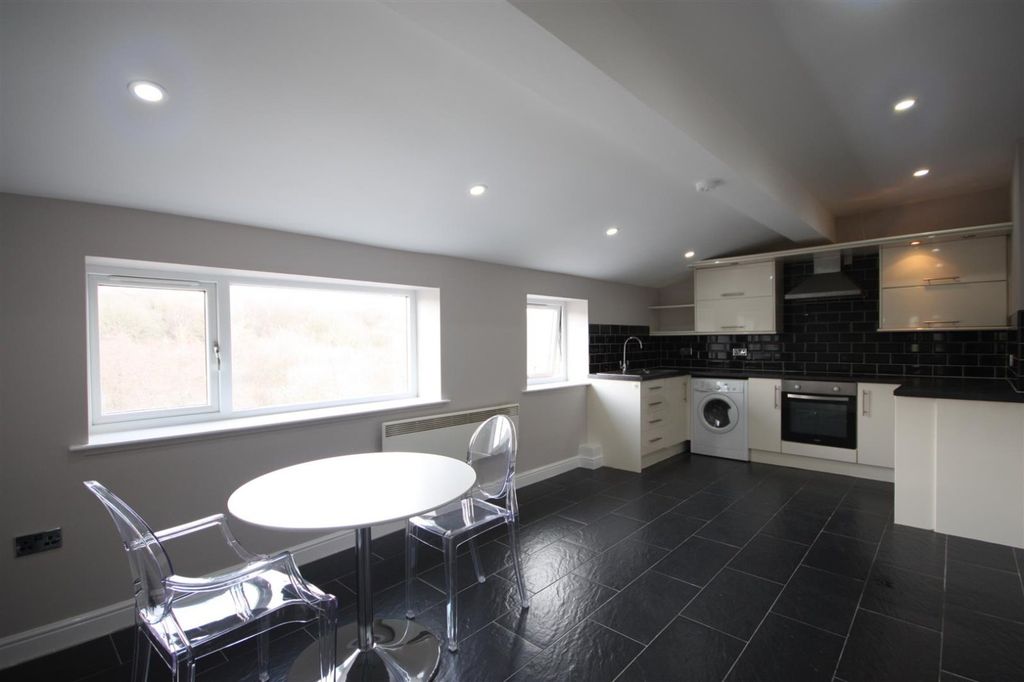 Property photo 3 of 8 Picture No. 06