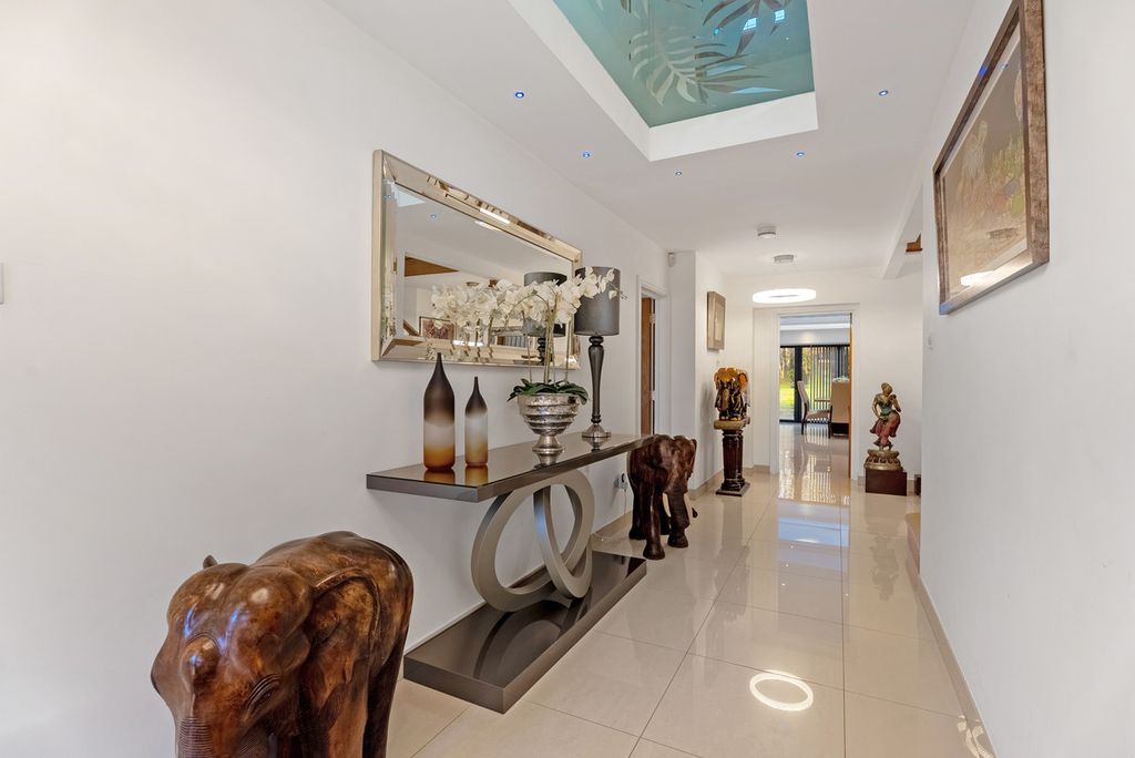 Property photo 2 of 41