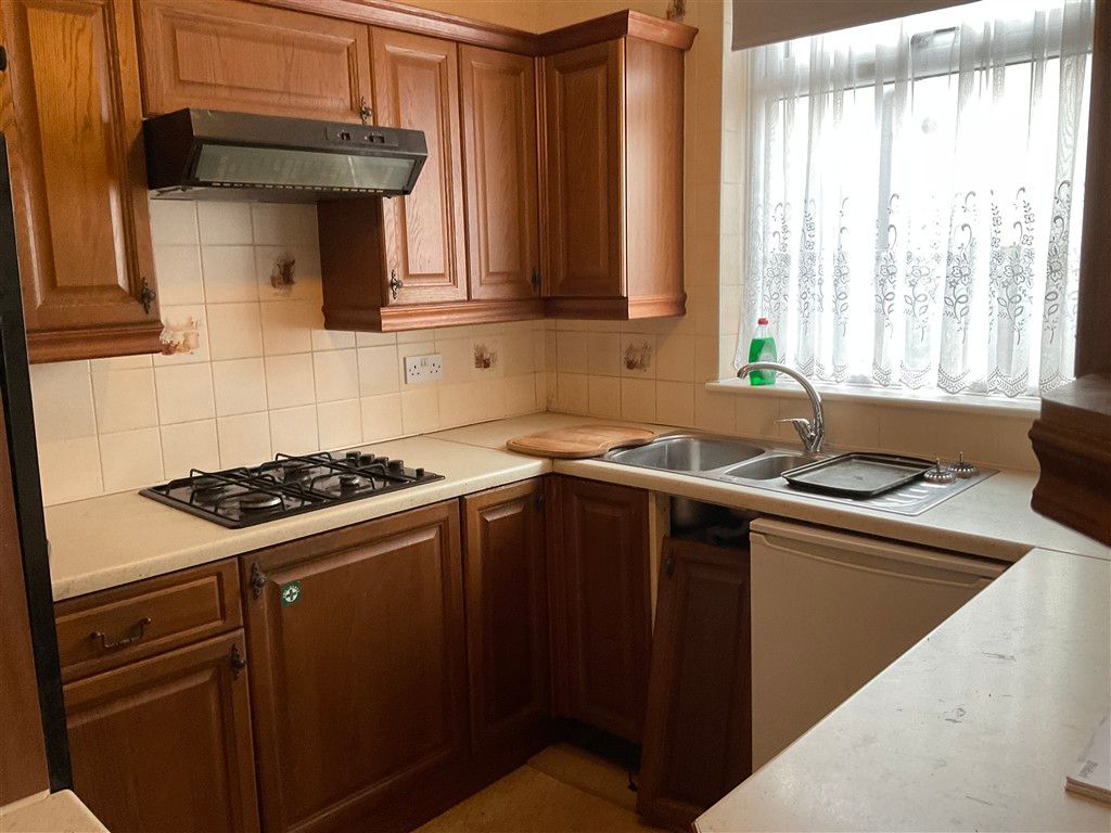 Property photo 3 of 10 Kitchen