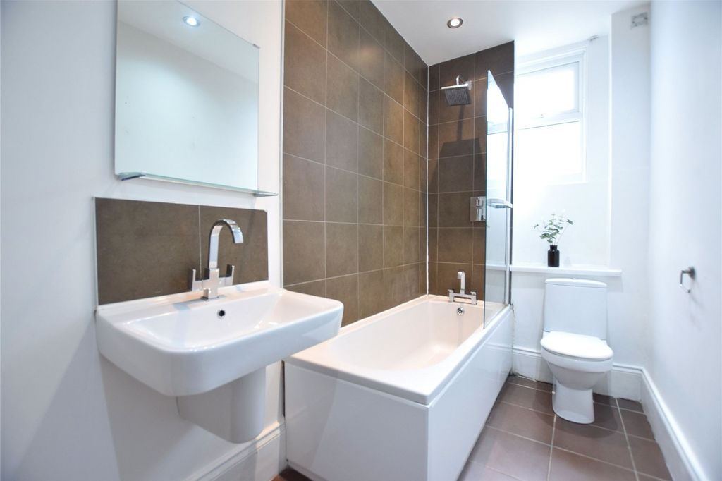 Property photo 3 of 7 Bathroom