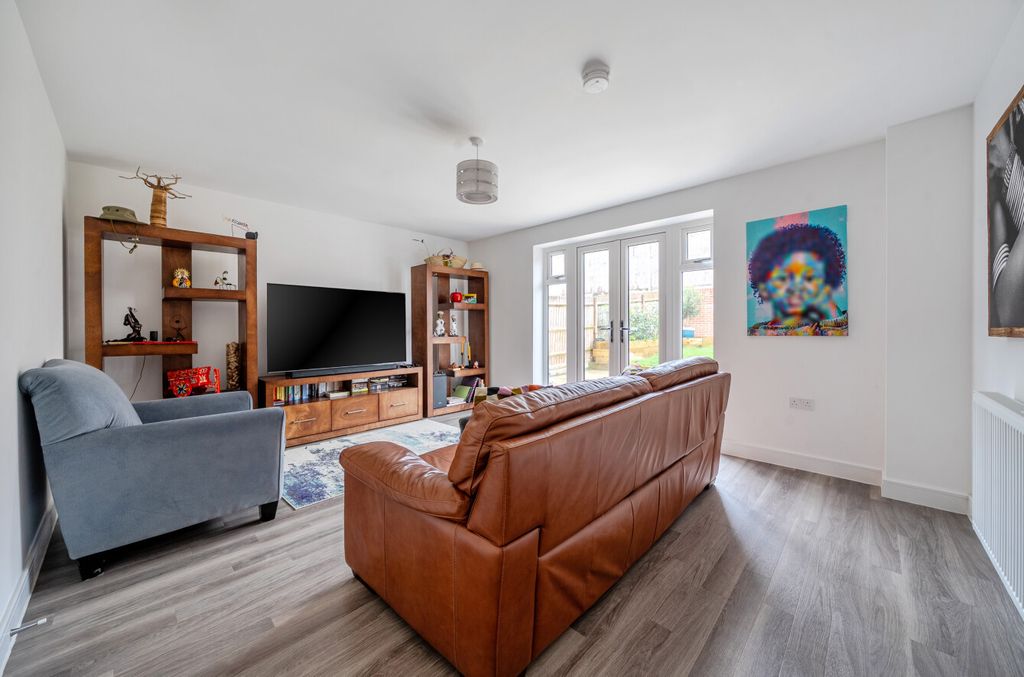 Property photo 3 of 11 1362111-8-68Dfcb4...