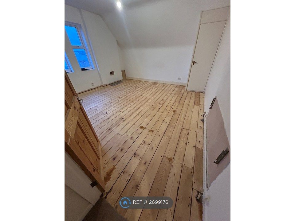 Property photo 1 of 8 Bedroom