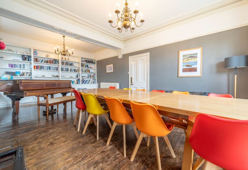 Property photo 3 of 23