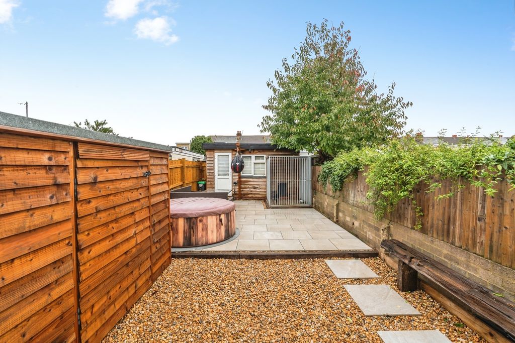 Property photo 2 of 17 Pbox-Img.Jpg