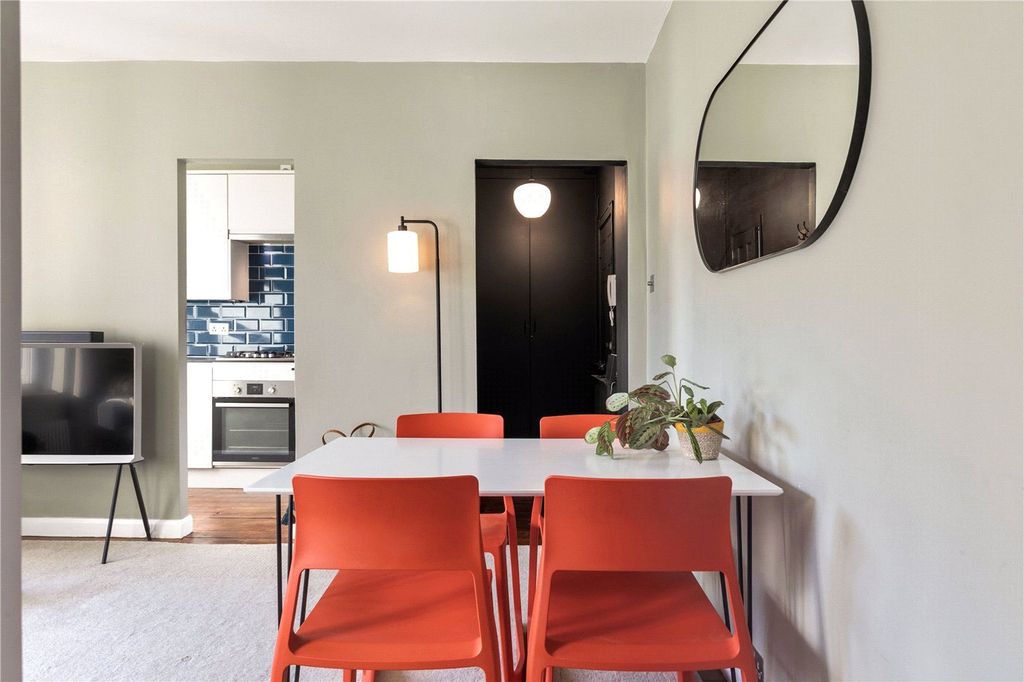 Property photo 3 of 10 Reception Detail