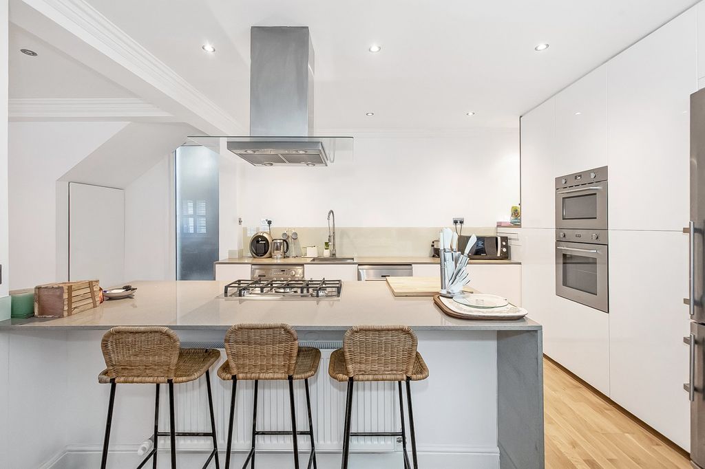 Property photo 3 of 14 Kitchen