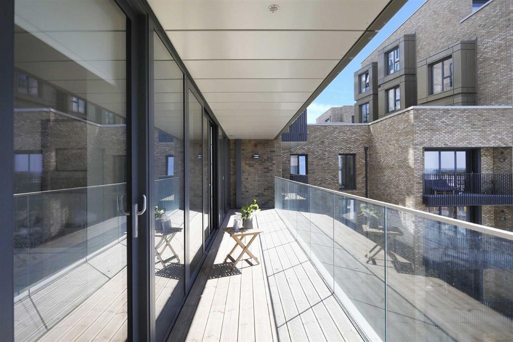 Property photo 3 of 7 Property-Photo-818