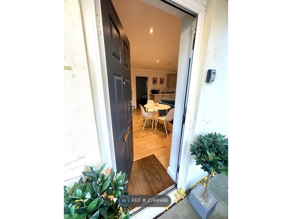 Property photo 3 of 35