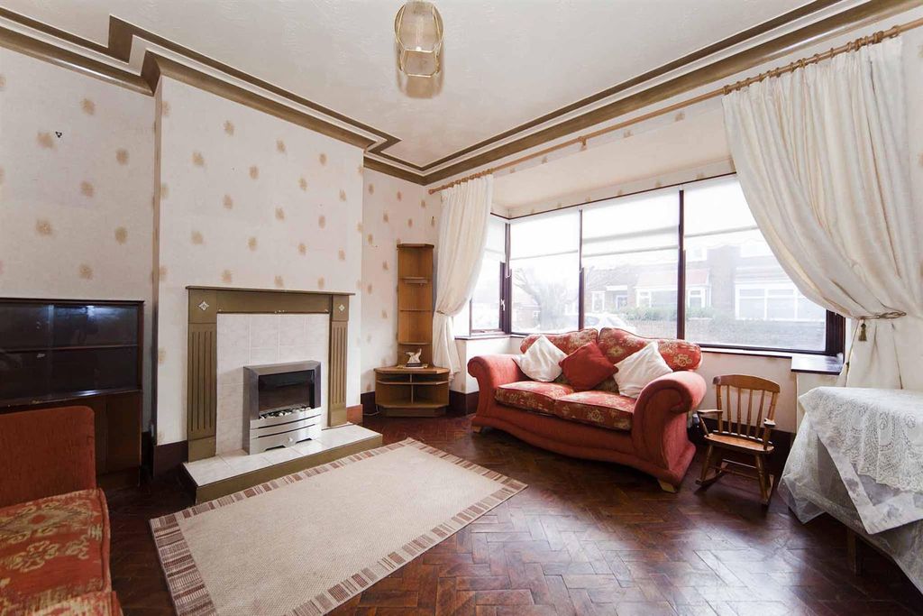 Property photo 3 of 27