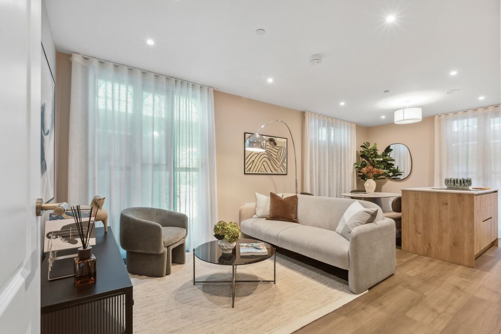 Property photo 1 of 13 Show Apartment Living Area