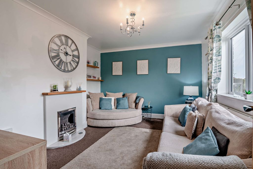 Property photo 3 of 14 Lounge