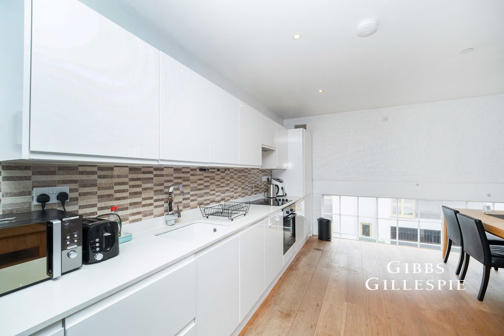 Property photo 2 of 10 Photo