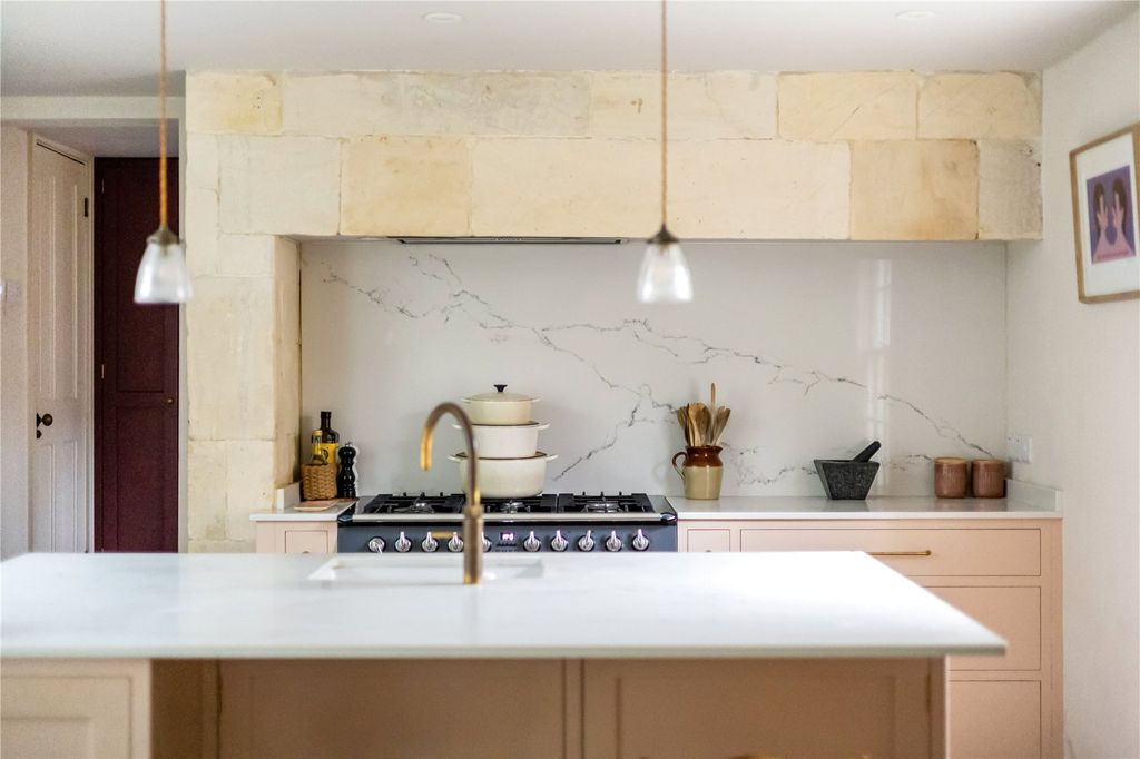 Property photo 3 of 24 Kitchen