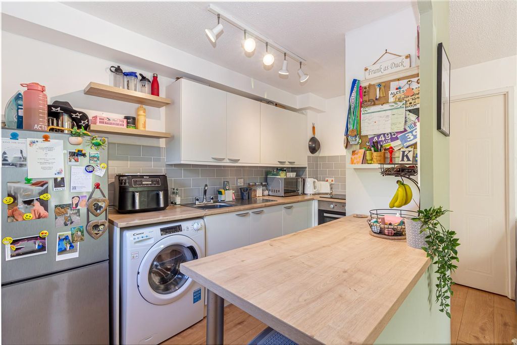 Additional image 7 of 1 bed flat for saleBadger Gardens, Worcester WR5