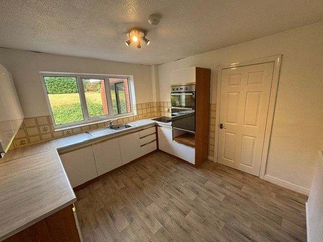Property photo 3 of 15 Kitchen