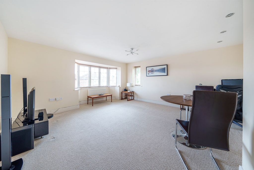 Property photo 3 of 12
