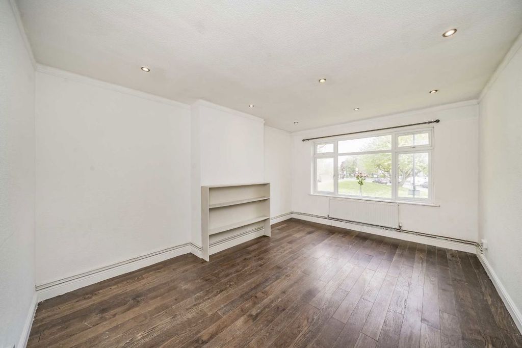 Property photo 2 of 5