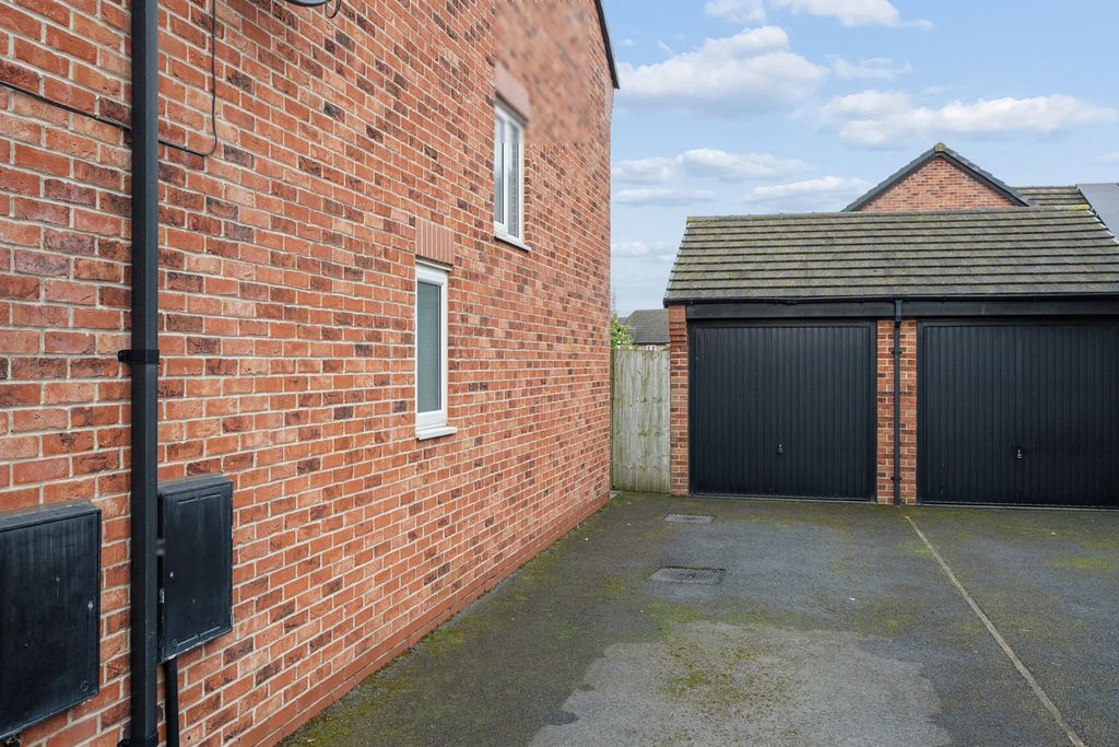 Property photo 2 of 35