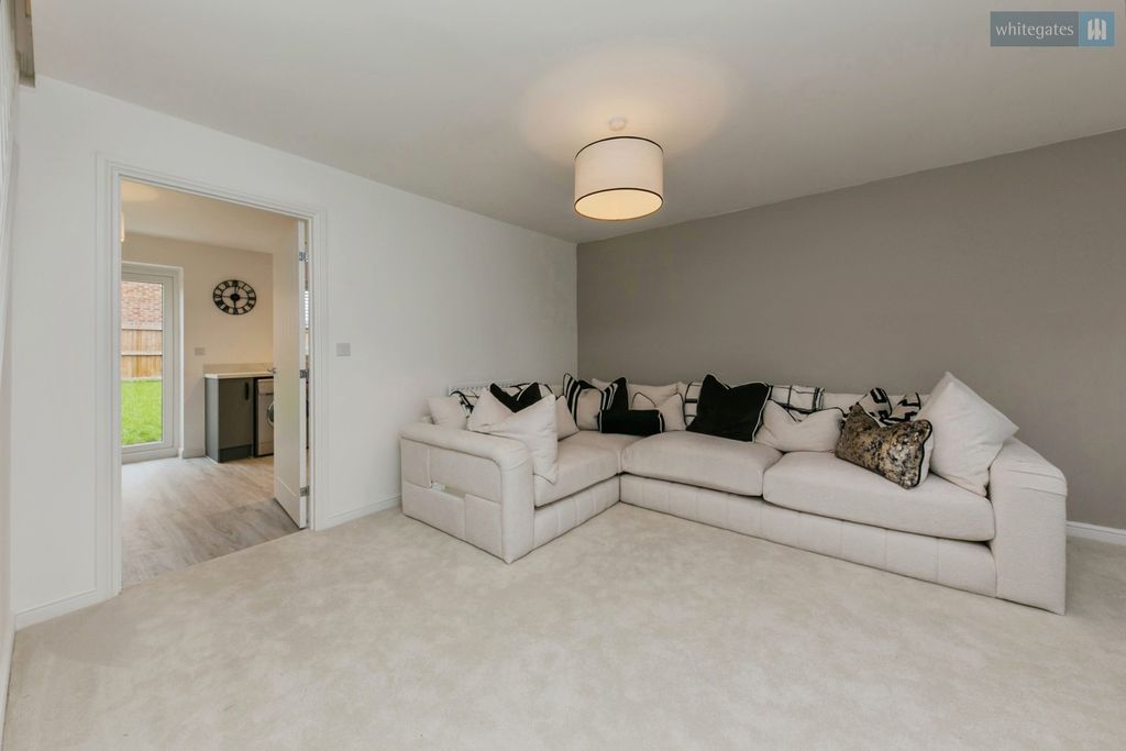 Property photo 3 of 17 Pbox-Img.Jpg