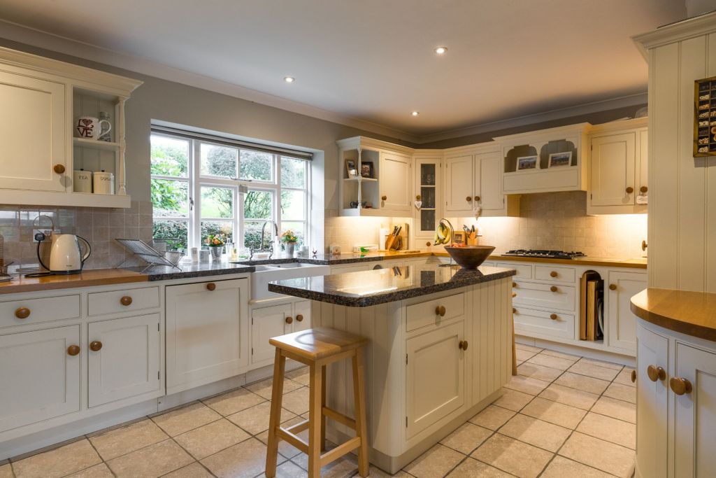 Property photo 3 of 52