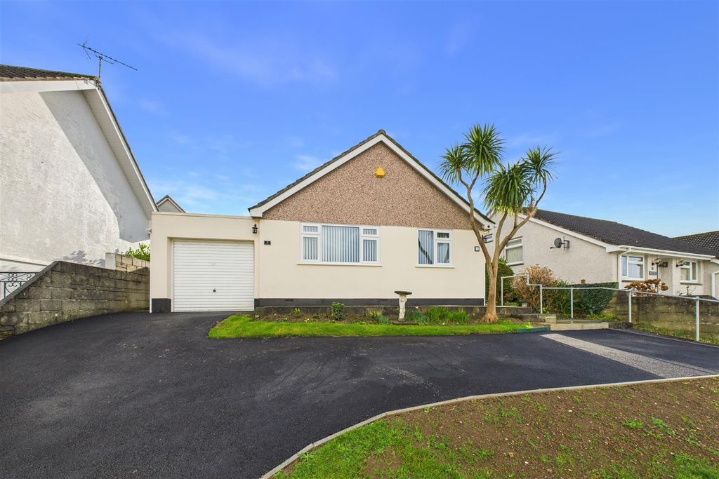 Property photo 1 of 25 Dukes Way