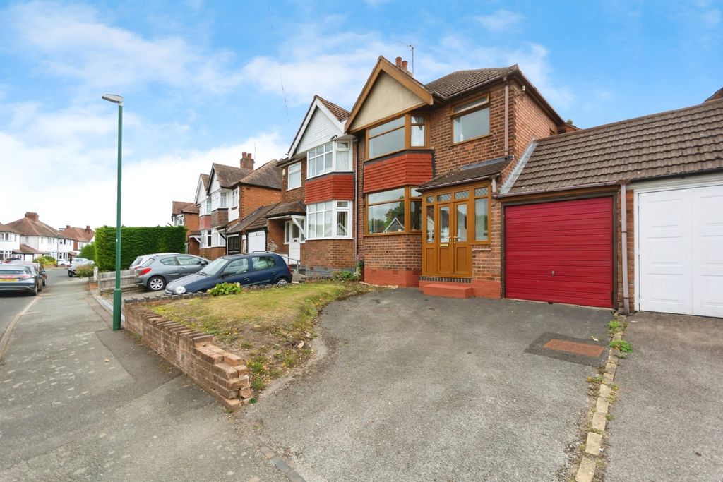 Property photo 1 of 17 Frontage