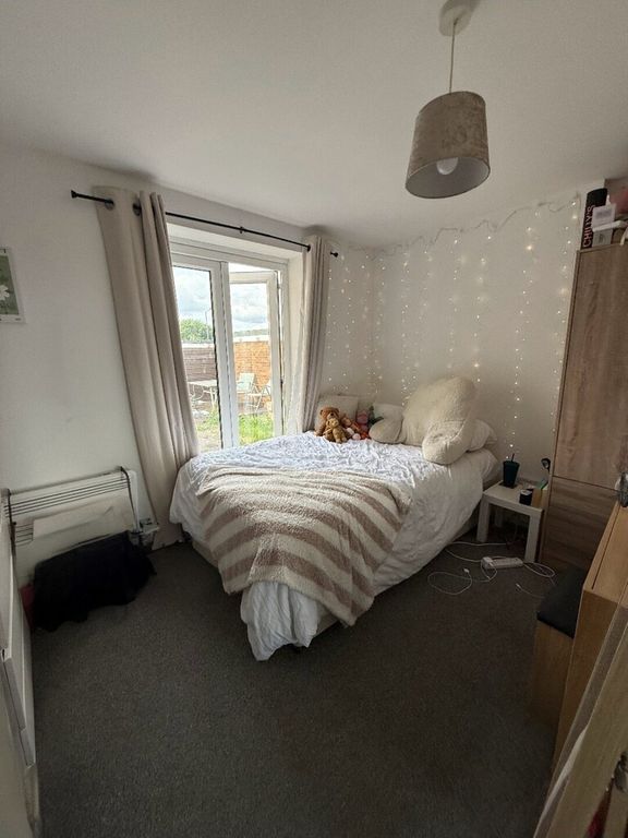 Property photo 1 of 5 Double Bedroom