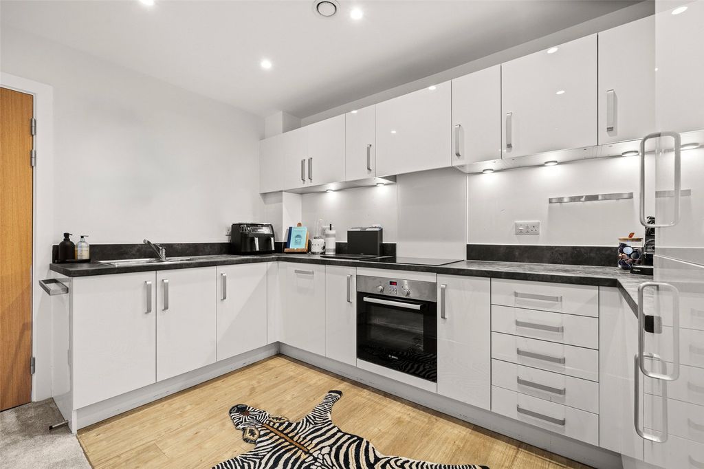 Additional image 5 of 2 bed flat for saleHornbeam Place, Arborfield Green, Reading, Berkshire RG2