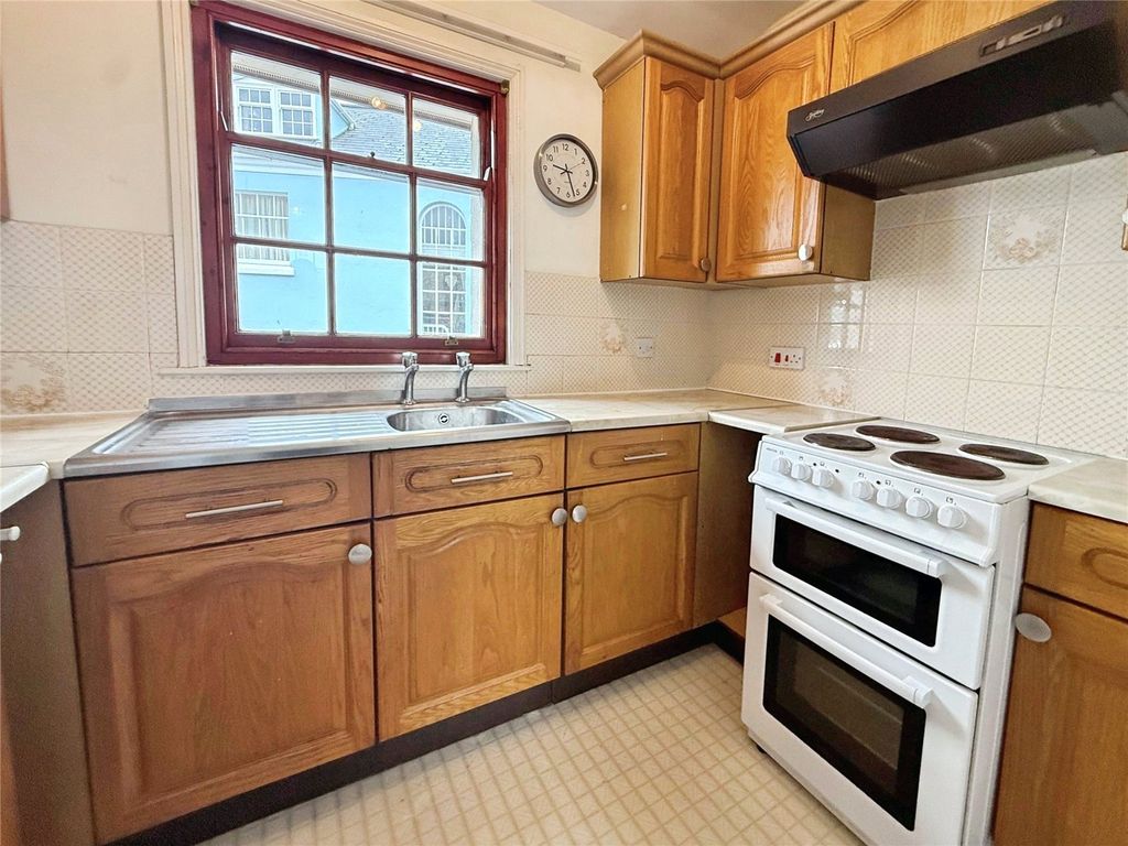 Property photo 2 of 7 Kitchen