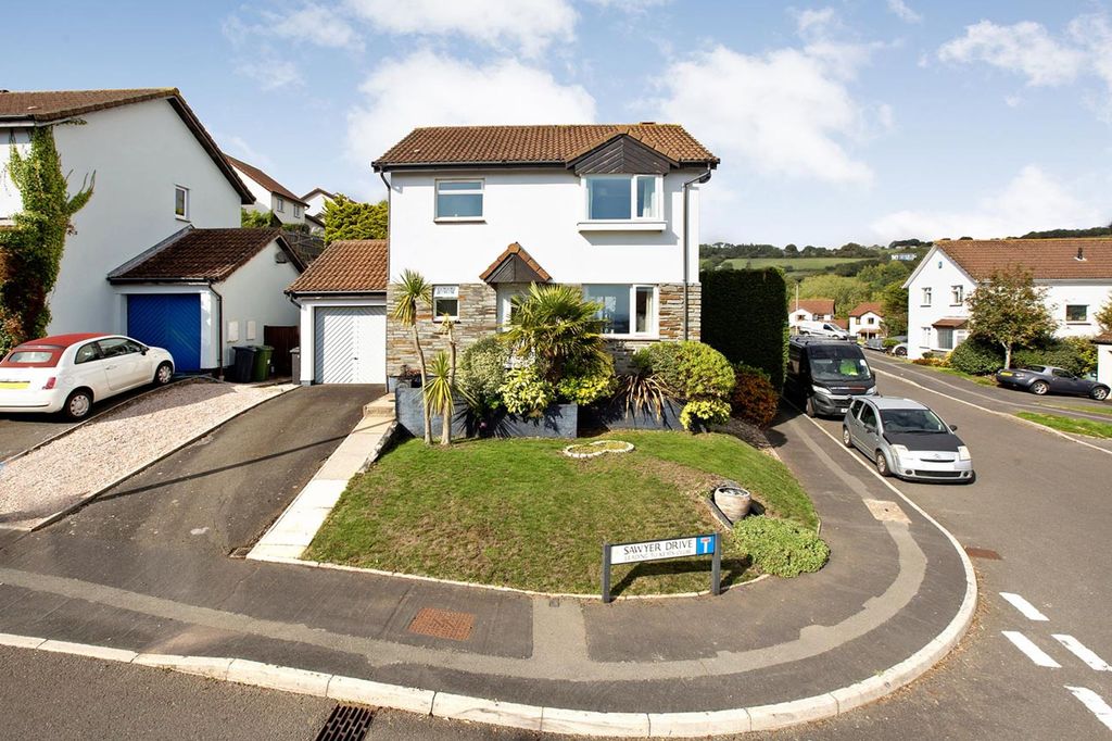 Property photo 1 of 18