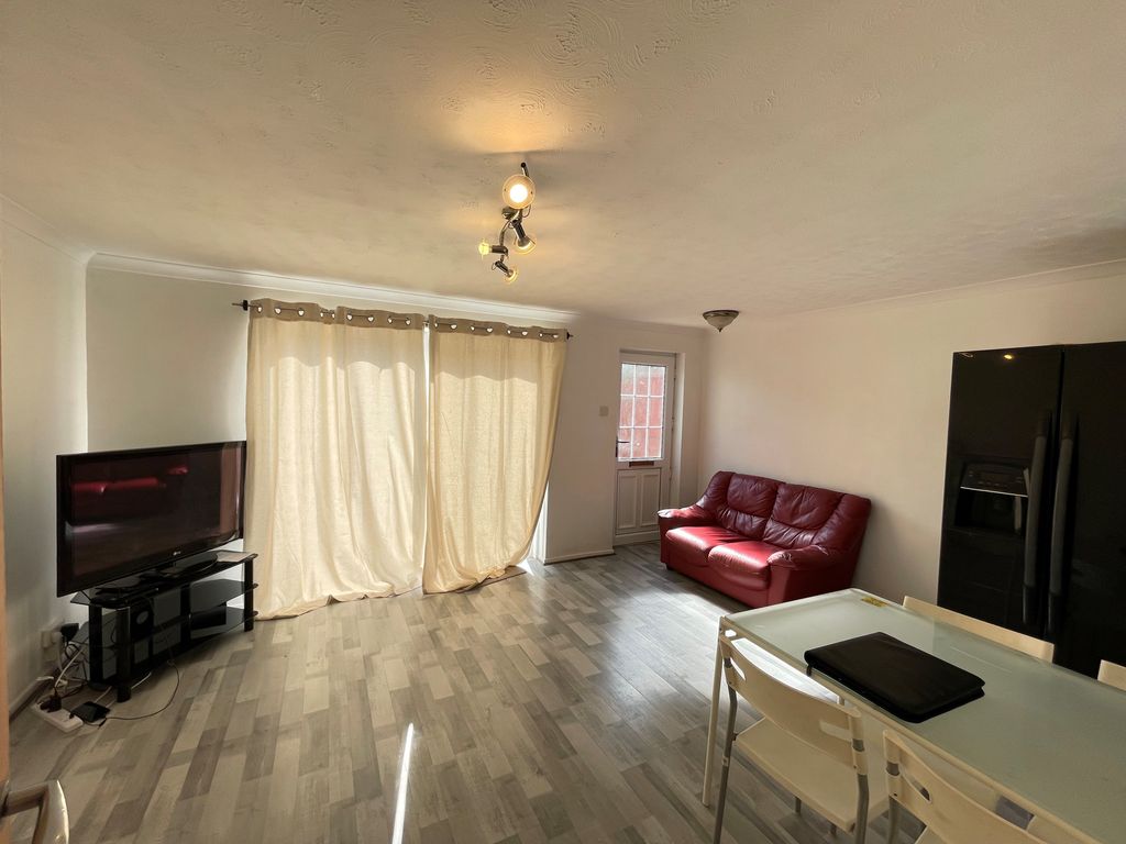 Property photo 3 of 11 Living Room