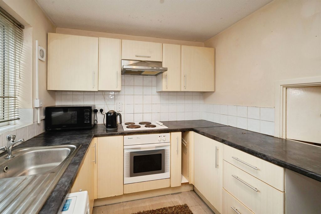 Property photo 2 of 12