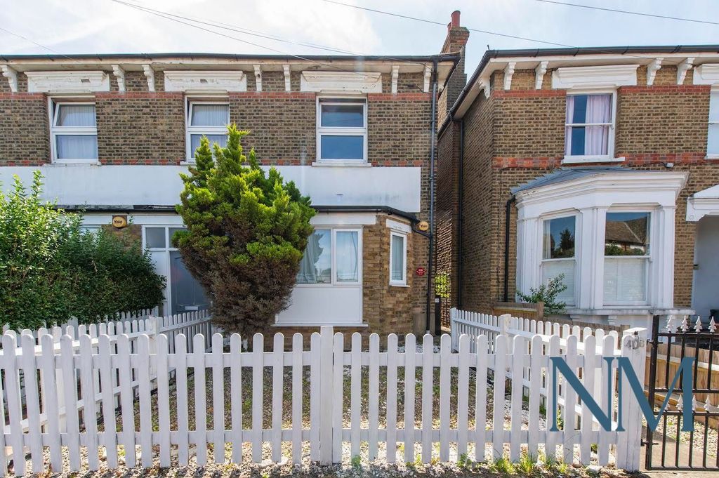 Property photo 1 of 15 2-Bedroom London Flat For Sale