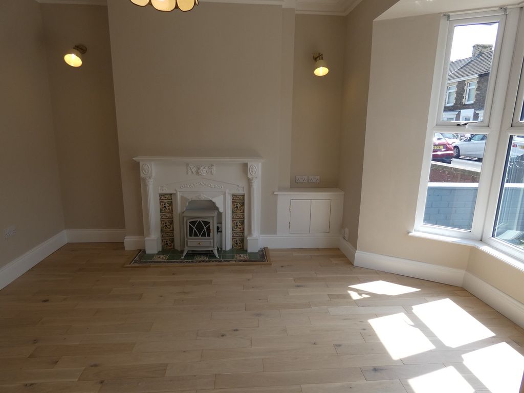 Property photo 2 of 12 Front Lounge