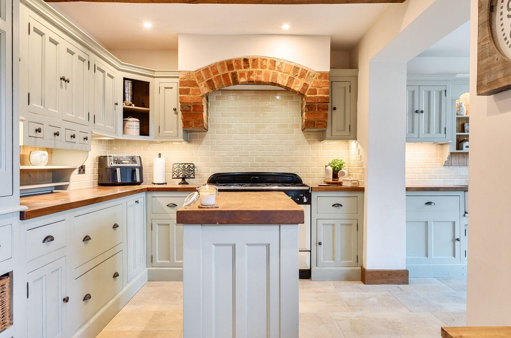 Property photo 2 of 17 1439969-24-69De6B...