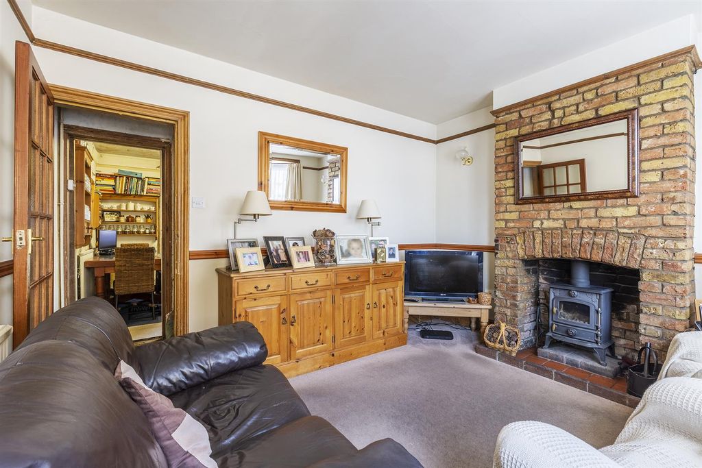 Property photo 2 of 17 Lounge