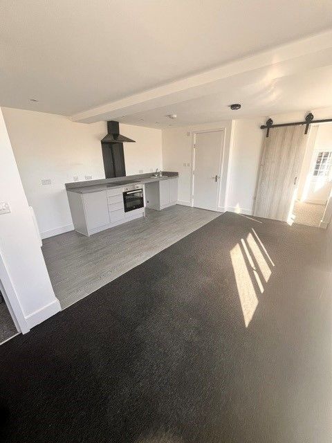 Property photo 2 of 6 Kitchen/Lounge