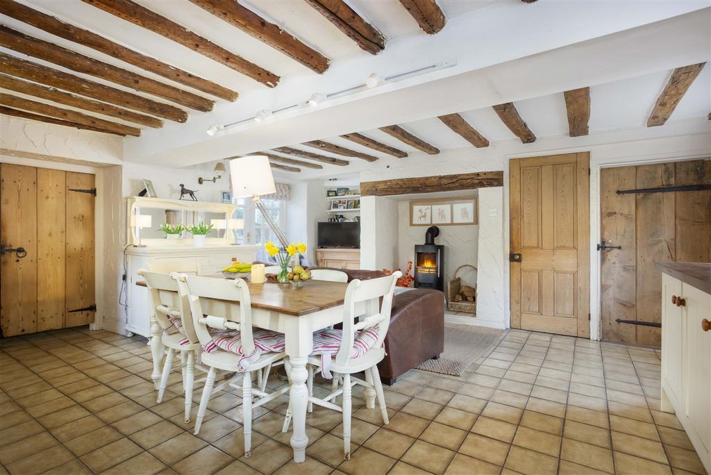 Property photo 2 of 33 00006.Jpg