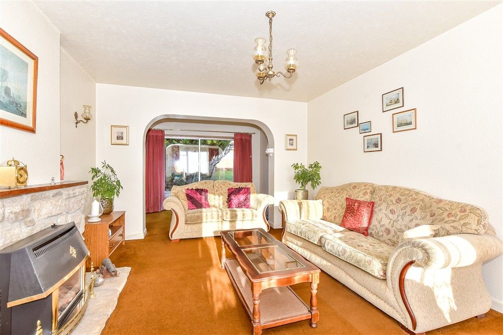 Property photo 1 of 12 Lounge