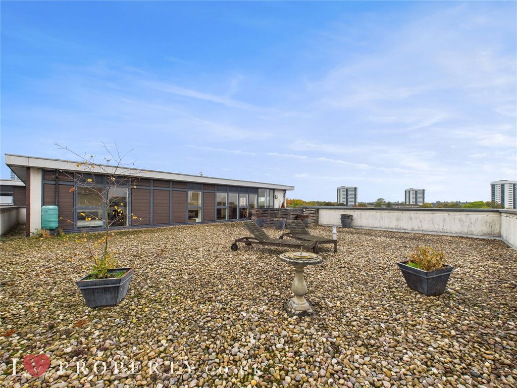 Property photo 1 of 29 Picture No. 18