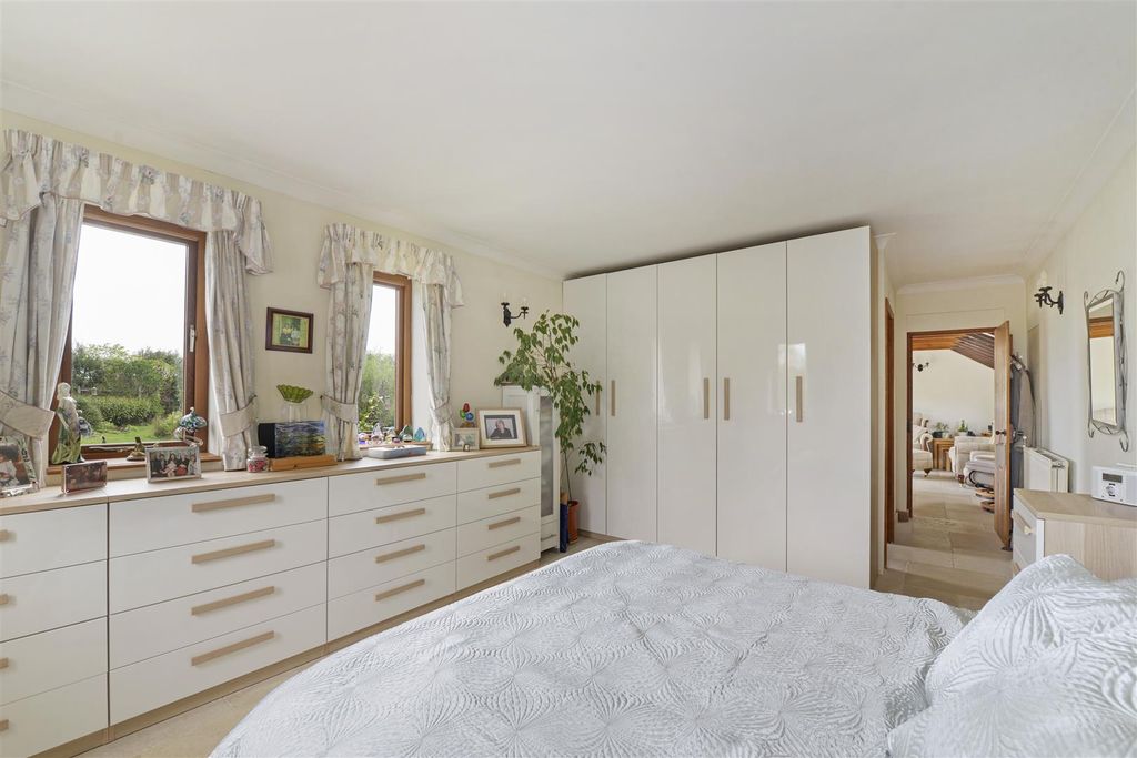 Property photo 1 of 27 Stilebridge09.Jpg