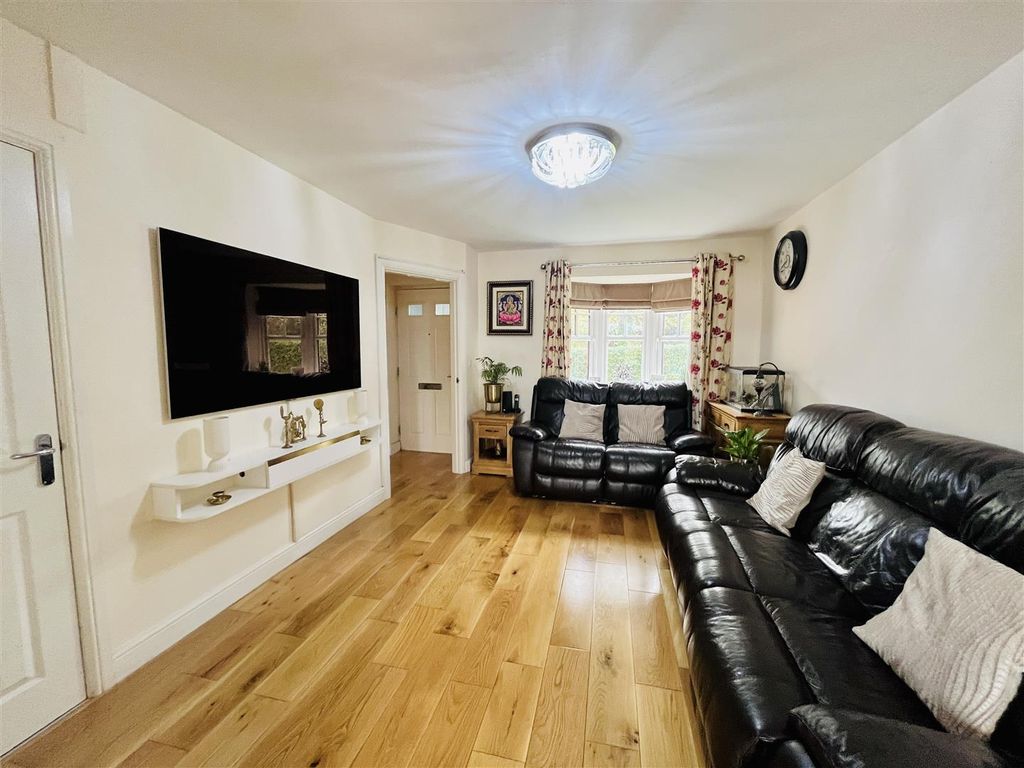 Property photo 2 of 29 Lounge